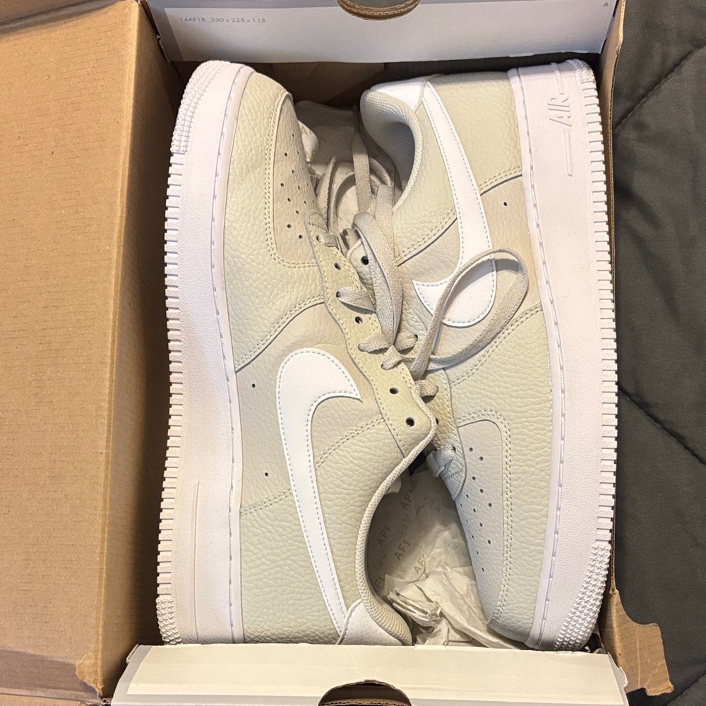Nike Air Force 1 '07 Light Bone and White